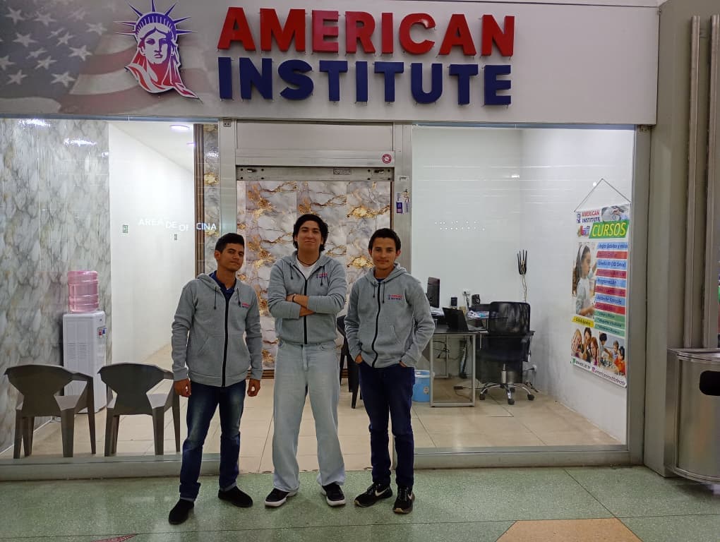 Equipo docente y profesores de American Institute en CC Metrosol Maracaibo